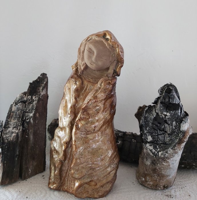 vierge_a_l_enfant_et_bois_brules_hommage_a_notre_dame.jpg